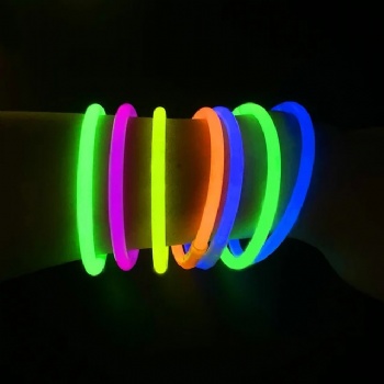 100 pcs glow bracelets